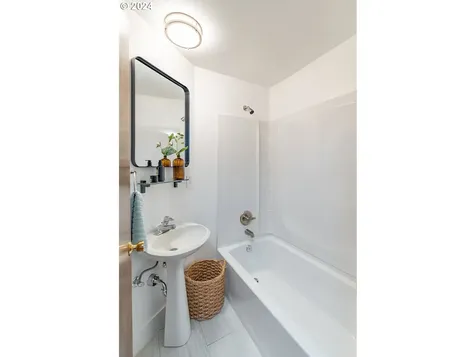 8015 Sw Mapleleaf Street Portland OR 97223