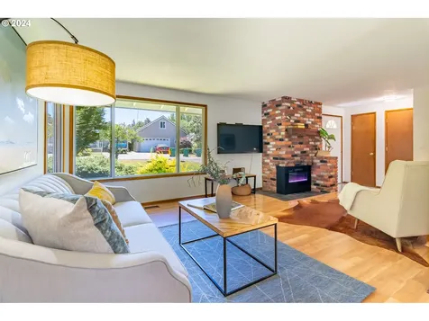8015 Sw Mapleleaf Street Portland OR 97223