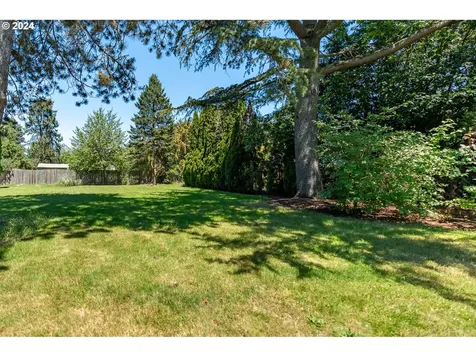 8015 Sw Mapleleaf Street Portland OR 97223