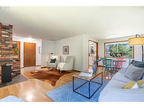 8015 Sw Mapleleaf Street Portland OR 97223