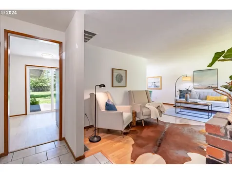 8015 Sw Mapleleaf Street Portland OR 97223