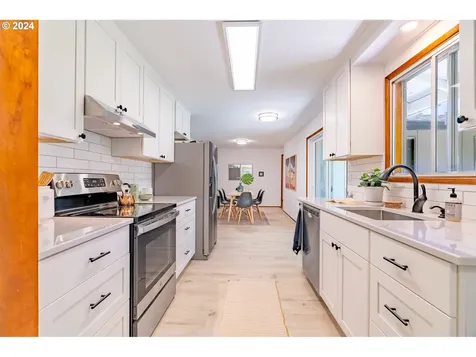 8015 Sw Mapleleaf Street Portland OR 97223