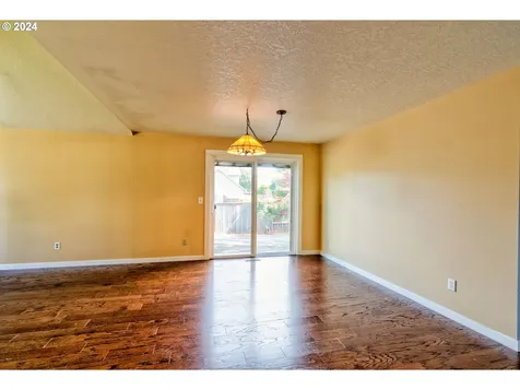 1468 Ne 54th Avenue Hillsboro OR 97124