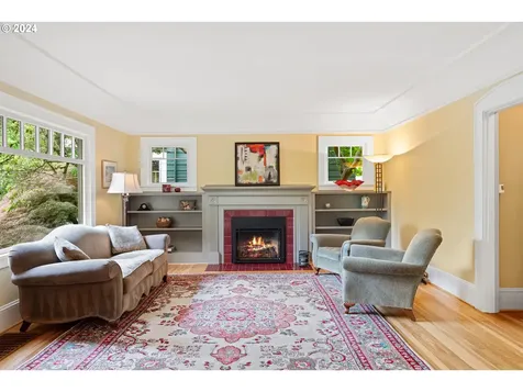 3216 Ne Couch Street Portland OR 97232