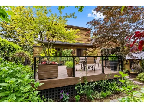 3216 Ne Couch Street Portland OR 97232