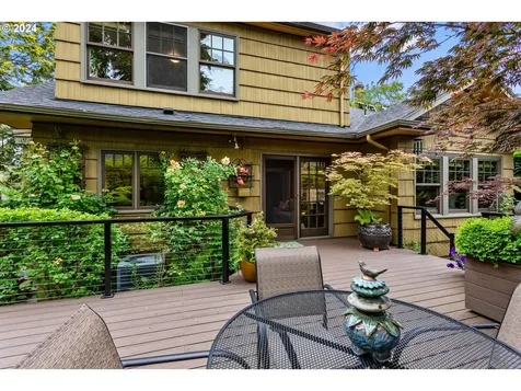 3216 Ne Couch Street Portland OR 97232