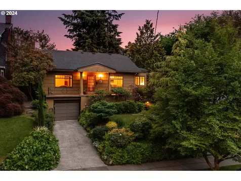 3216 Ne Couch Street Portland OR 97232