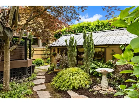3216 Ne Couch Street Portland OR 97232