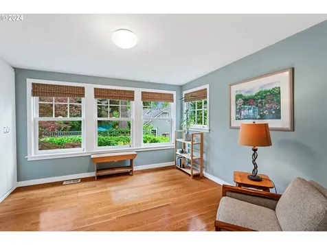 3216 Ne Couch Street Portland OR 97232