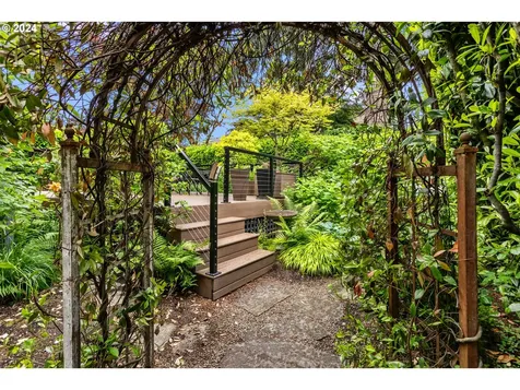 3216 Ne Couch Street Portland OR 97232