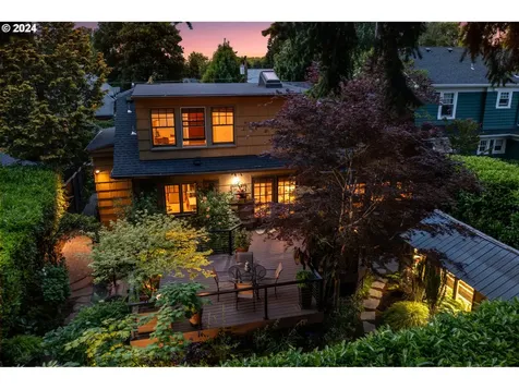 3216 Ne Couch Street Portland OR 97232