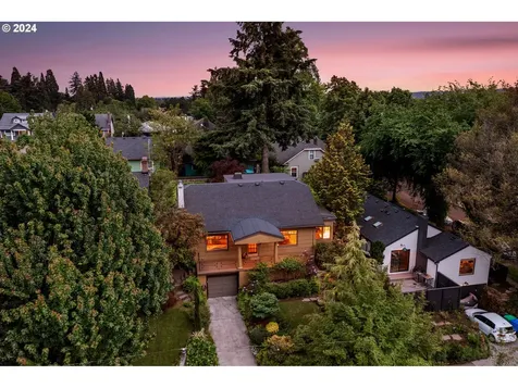 3216 Ne Couch Street Portland OR 97232