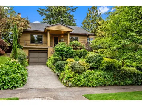 3216 Ne Couch Street Portland OR 97232