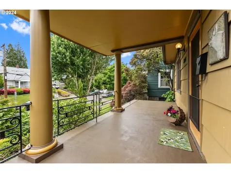 3216 Ne Couch Street Portland OR 97232