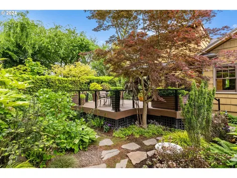 3216 Ne Couch Street Portland OR 97232