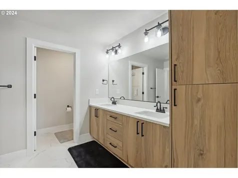 11300 NE 127th Avenue Vancouver WA 98682