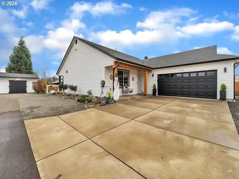 566 N 11th Street Aumsville OR 97325