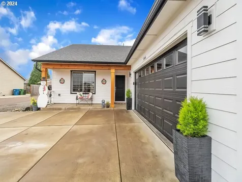 566 N 11th Street Aumsville OR 97325