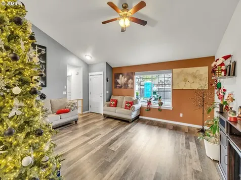 566 N 11th Street Aumsville OR 97325