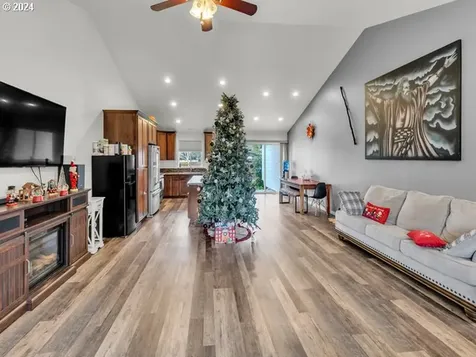 566 N 11th Street Aumsville OR 97325