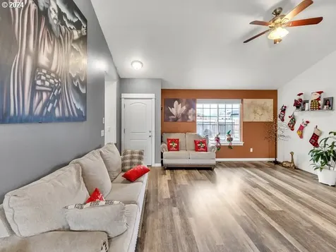566 N 11th Street Aumsville OR 97325