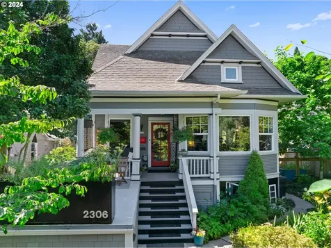 2306 Ne Couch Street Portland OR 97232