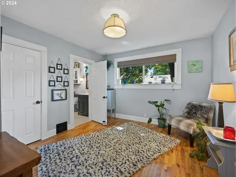 2306 Ne Couch Street Portland OR 97232