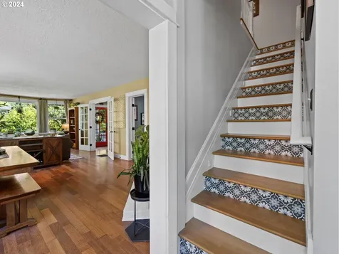 2306 Ne Couch Street Portland OR 97232