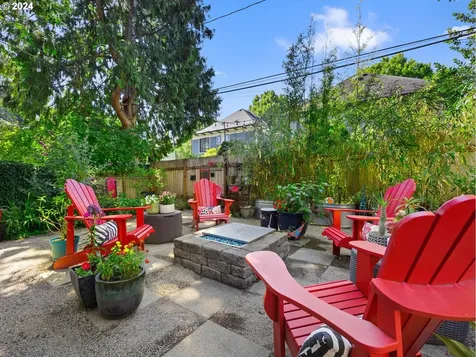 2306 Ne Couch Street Portland OR 97232