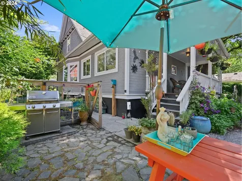 2306 Ne Couch Street Portland OR 97232