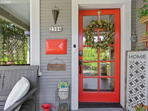 2306 Ne Couch Street Portland OR 97232