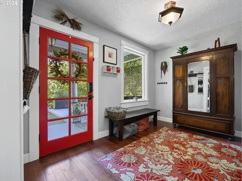 2306 Ne Couch Street Portland OR 97232