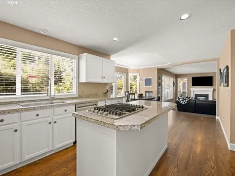 5651 La Mesa Court Lake Oswego OR 97035
