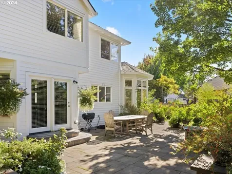 5651 La Mesa Court Lake Oswego OR 97035