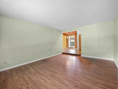 1342 Ne 30th Court Gresham OR 97030