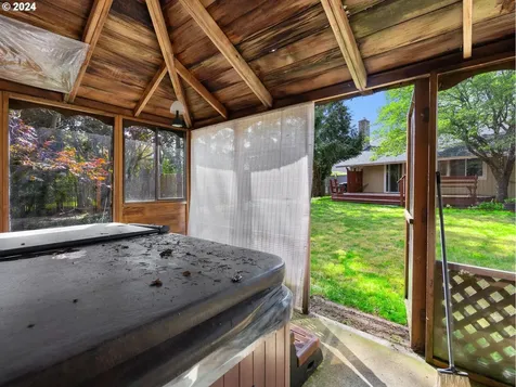 1342 Ne 30th Court Gresham OR 97030
