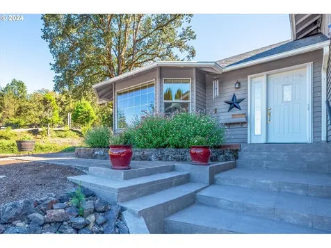 320 Modrow Road Kalama WA 98625