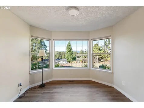320 Modrow Road Kalama WA 98625