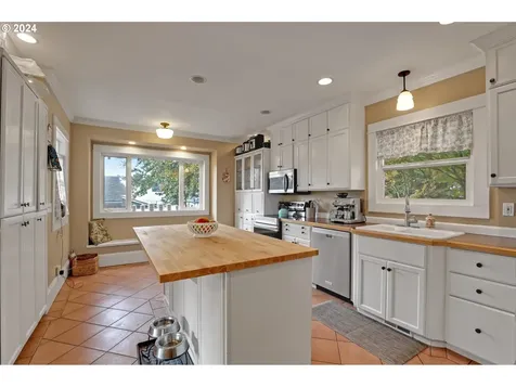 111 SE 52nd Avenue Portland OR 97215