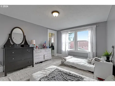 111 SE 52nd Avenue Portland OR 97215