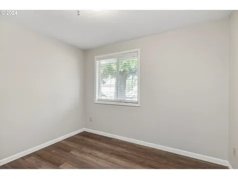 8630 SE Glenwood Street Portland OR 97266