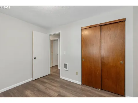 8630 SE Glenwood Street Portland OR 97266