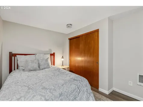 8630 SE Glenwood Street Portland OR 97266