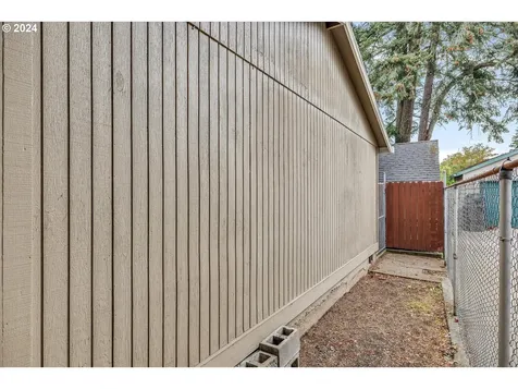 8630 SE Glenwood Street Portland OR 97266