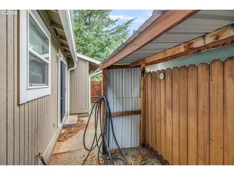 8630 SE Glenwood Street Portland OR 97266