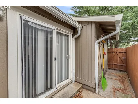 8630 SE Glenwood Street Portland OR 97266