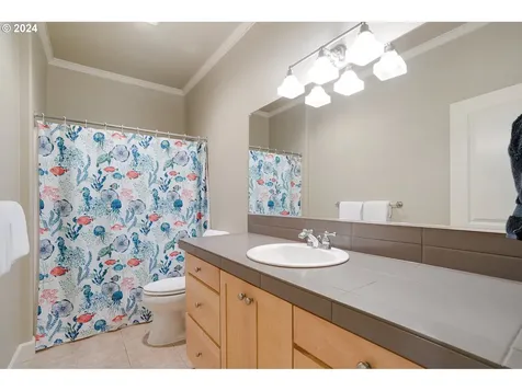 582 Tukwila Drive Woodburn OR 97071