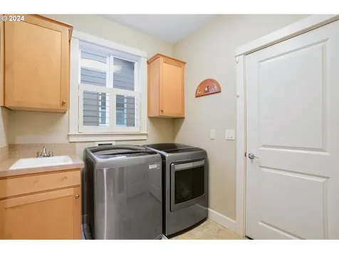 582 Tukwila Drive Woodburn OR 97071