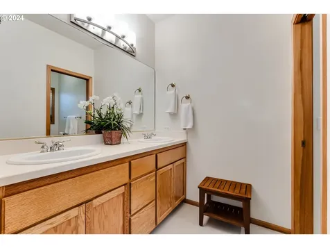 999 Old Orchard Lane Springfield OR 97477