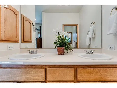 999 Old Orchard Lane Springfield OR 97477